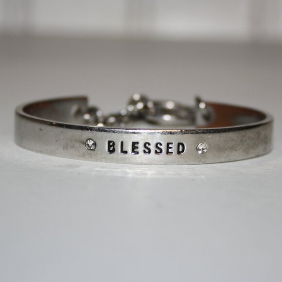 Silver toggle cuff bracelet that says "Blessed" - Picture 1 of 4